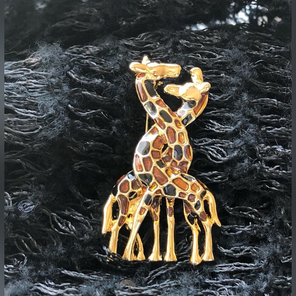 Vintage Hugging Giraffes Brooch - Picture 2 of 6